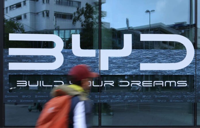 brazilian-prosecutors-sue-byd-for-alleged-slave-labor-practices-at-build-site.jpg